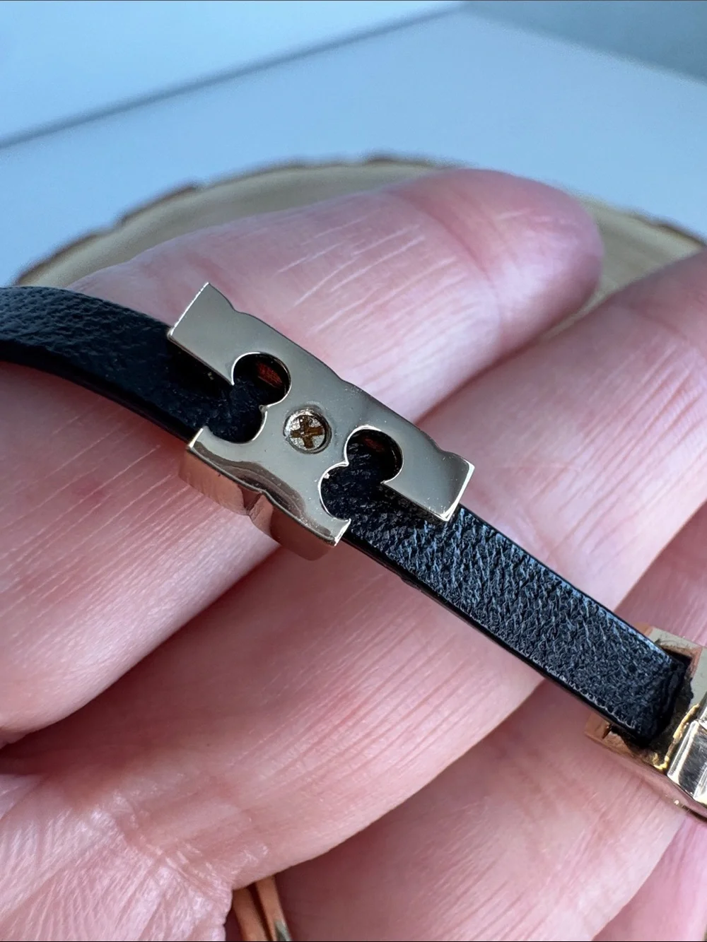 Tory Burch Serif-T Leather Single Wrap Stackable Bracelet